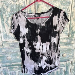 Black and White Graphic Short Sleeve Tee